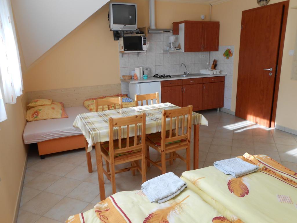 Kustanygyongye Vendeghaz Kehidakustany Apartment Екстериор снимка